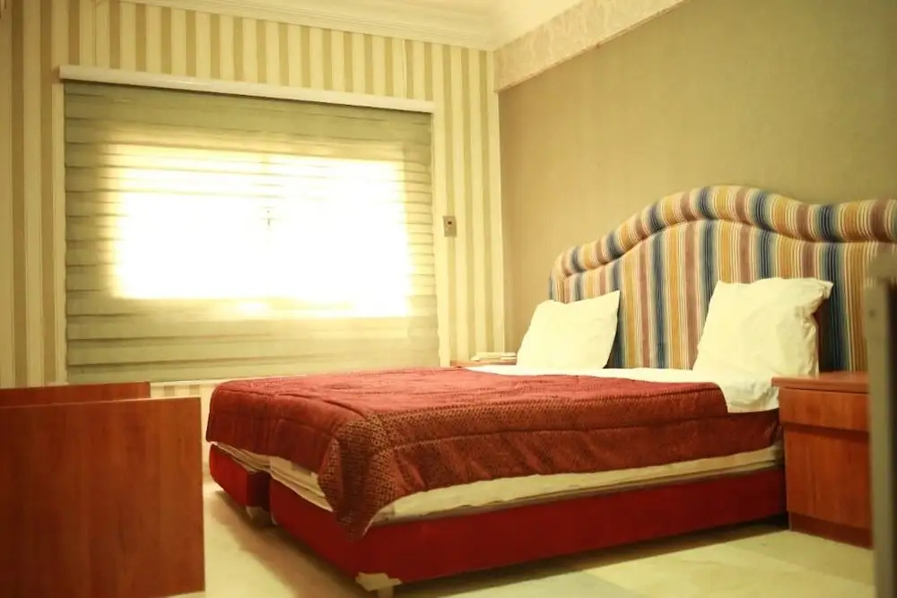 HOTELHOUDA