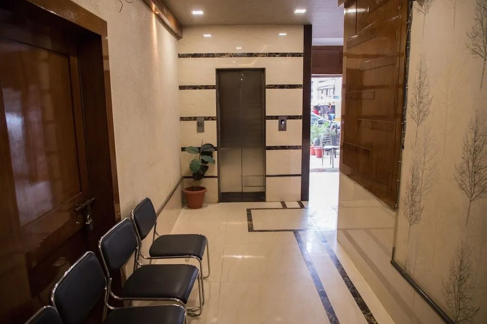 Hotel Paras