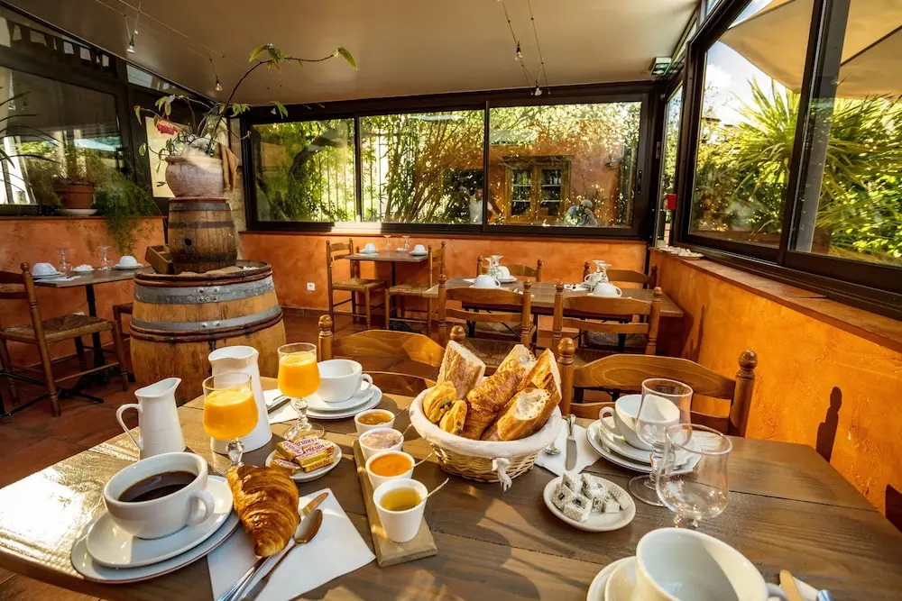 LOGIS HOTEL L' Auberge d'Uzes