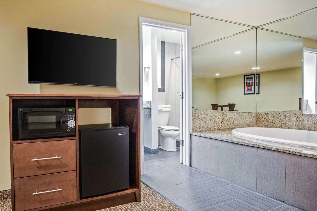 Rodeway Inn Lyons - La Grange