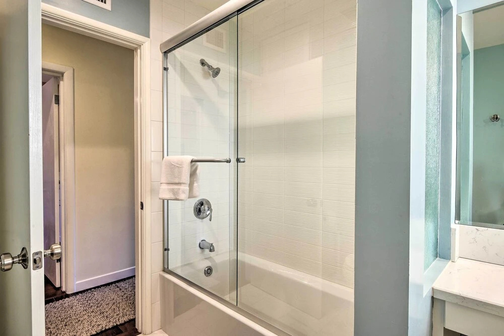 Los Angeles Suite ~ 7 Mi to Venice Beach!