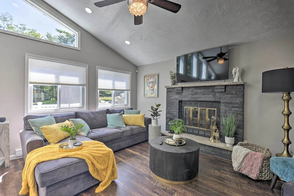 Fire Pit + Furnished Deck: Serene Tobyhanna Escape