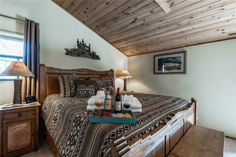 Casa Del Rey - Three Bedroom Cabin with Hot Tub
