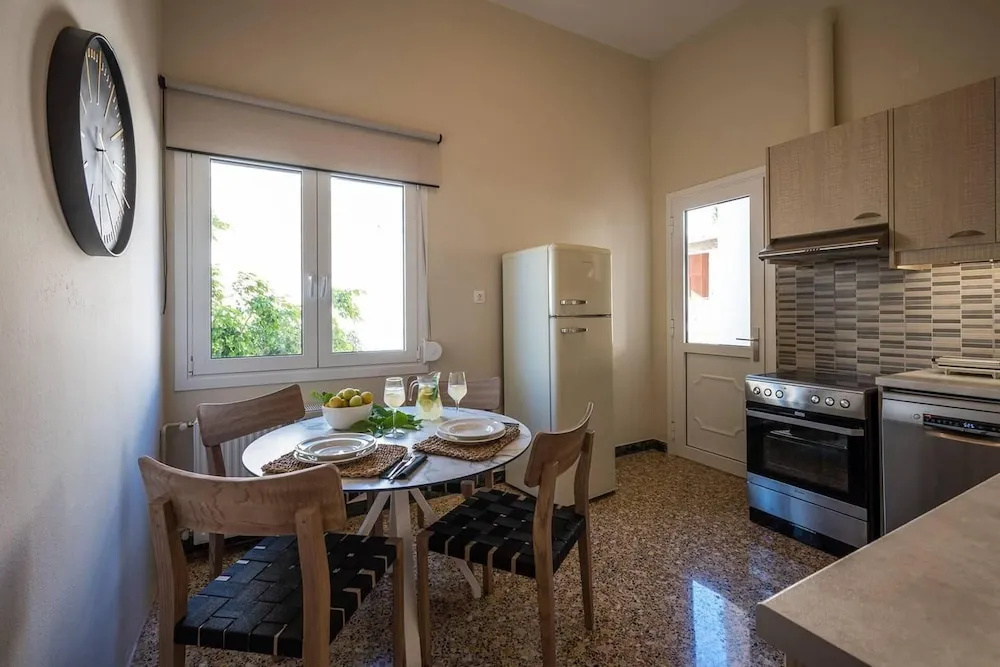 Sofia's Lemontree 3-bed House in Agios Nikolaos