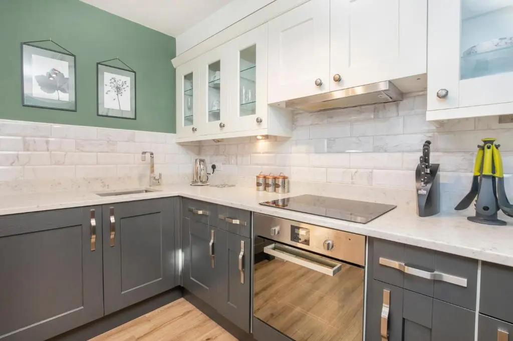 8 Blue Bridge- Elegant and Luxurious 1 Bedroom Apt- Free Parking
