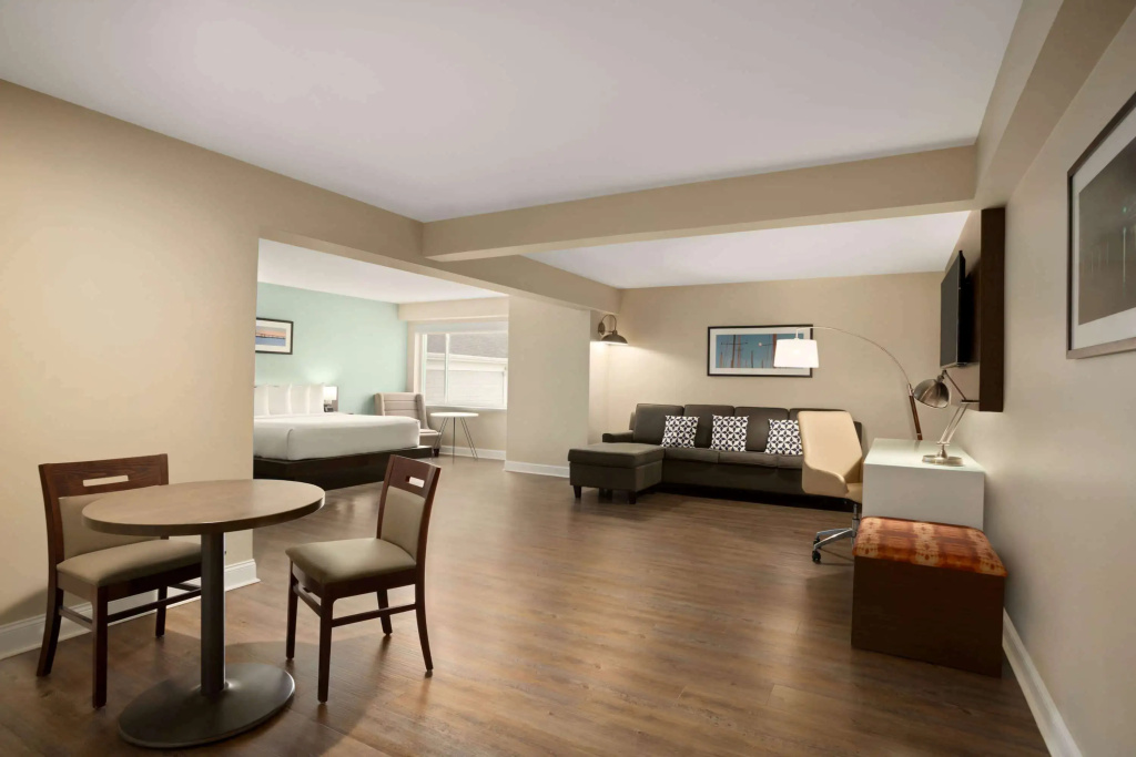 Wyndham Newport Hotel