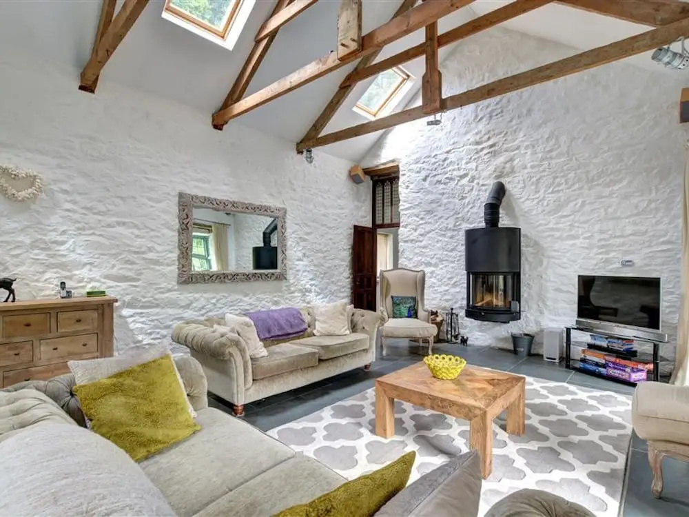 Bright Holiday Home in Saint Kew With Fireplace