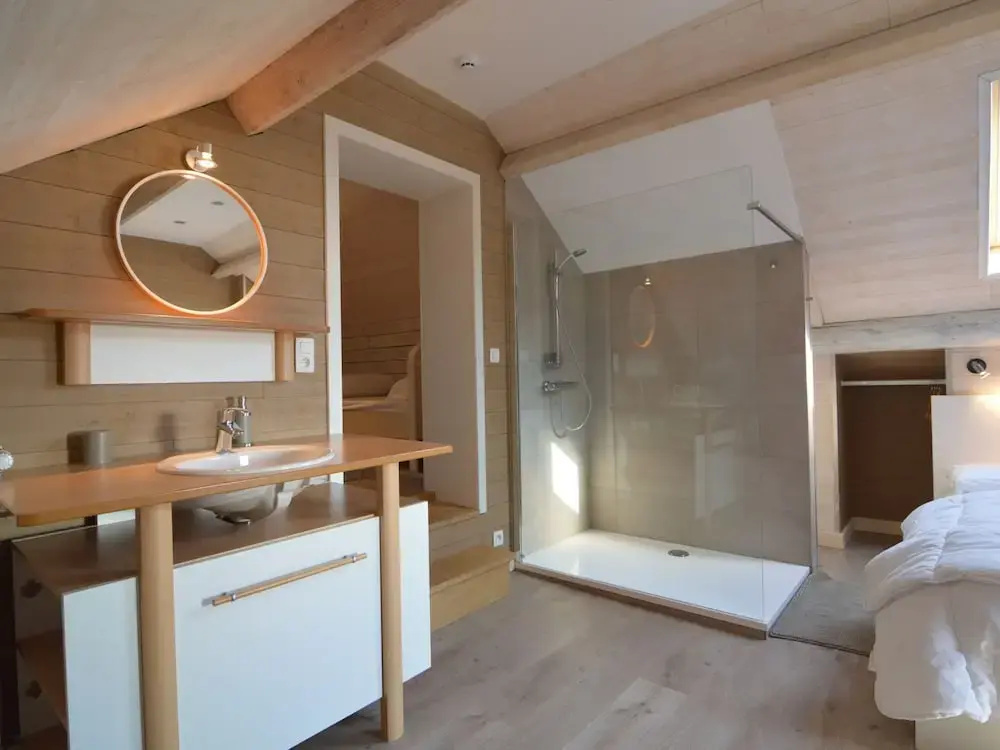 Large Holiday Home in Waimes With a Garden