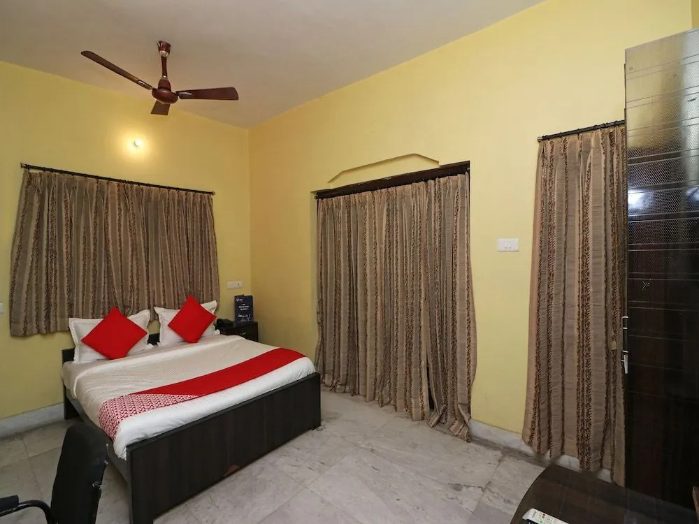 OYO 16356 Studio Lake View