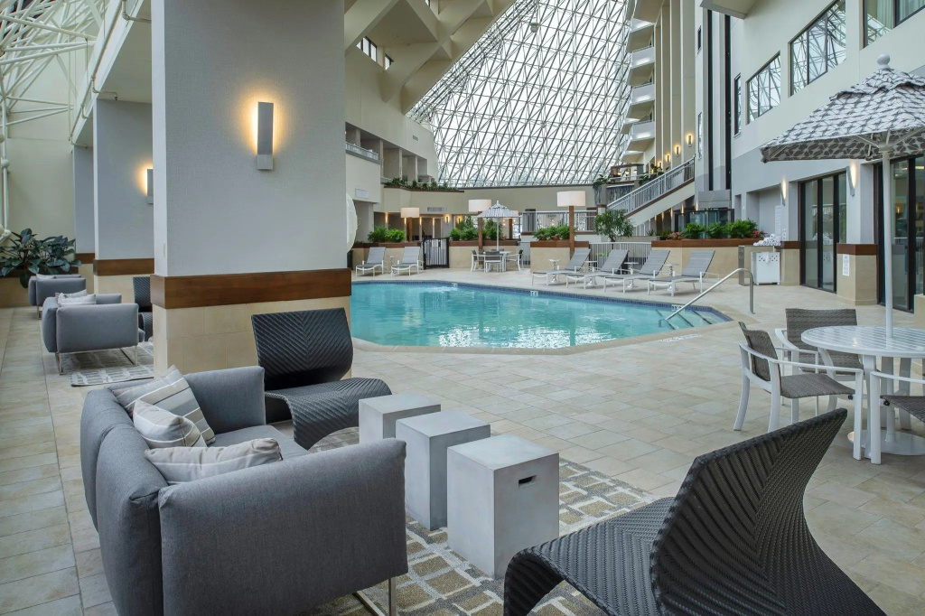 Crowne Plaza Hotel St. Louis Airport by IHG