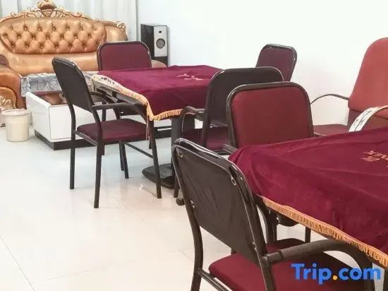 Qujing Hongqiang Business Hotel