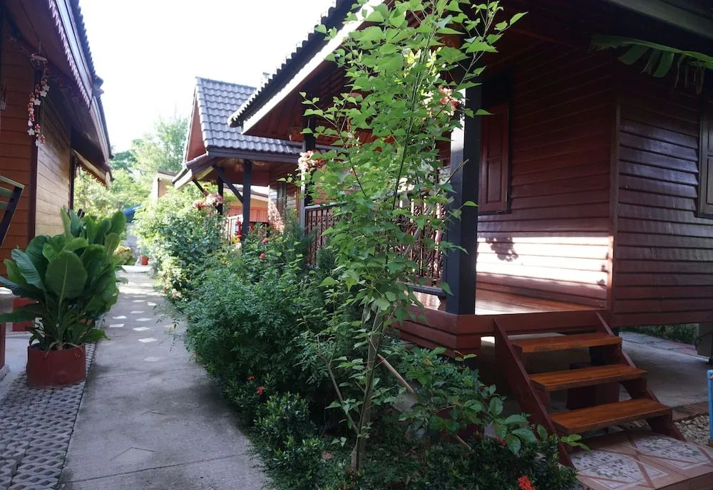 Lampang Bouteak Resort