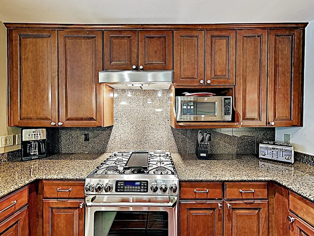 New Listing! Luxe Mountain-view W/ Hot Tubs 3 Bedroom Condo