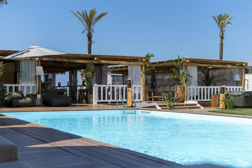 Cumeja Beach Club & Hotel