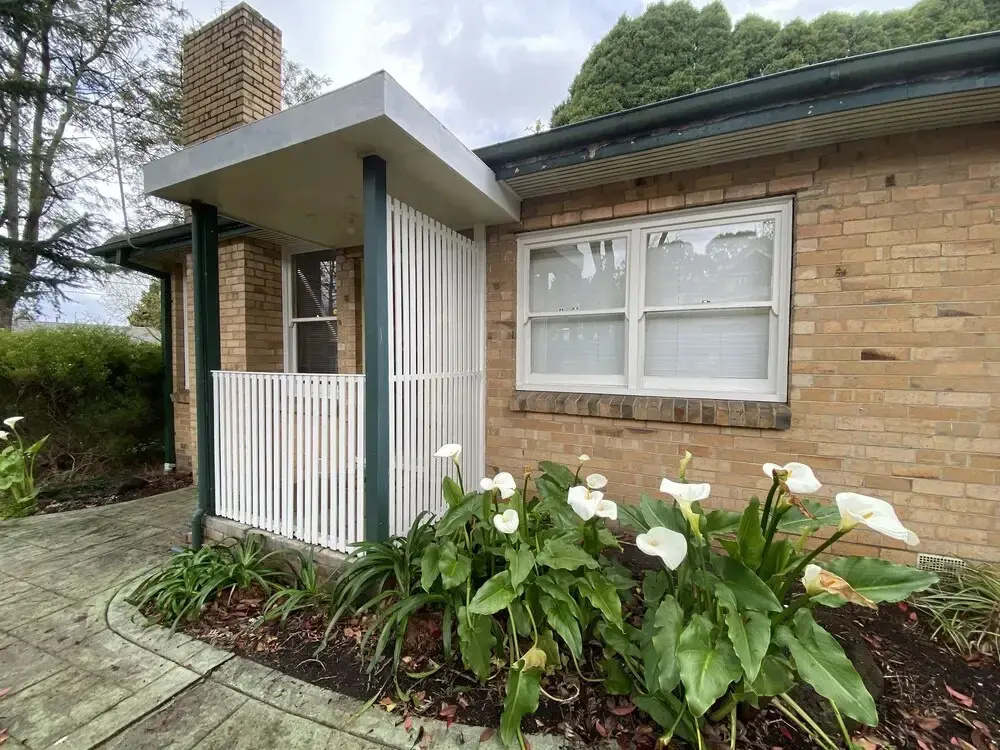 Mitcham train station  2 bedrooms unit