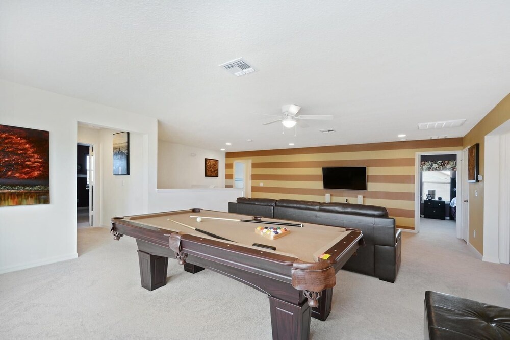 1287yc - West Haven Gated Community 6 Bedroom Home by RedAwning