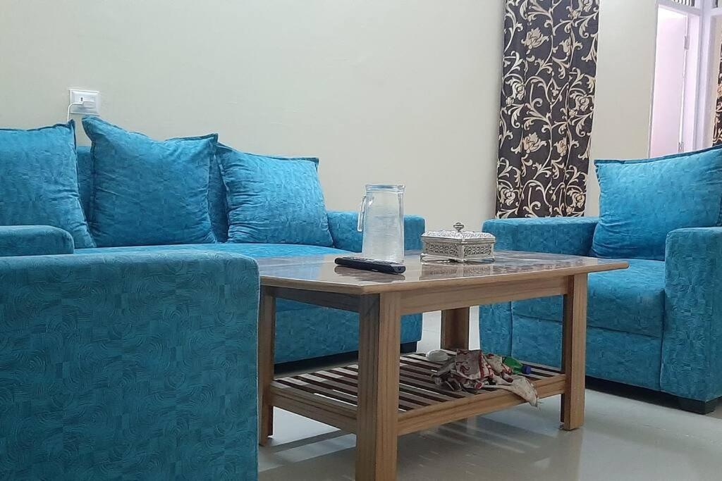 1bedroom ensuit flat with free covered car parking