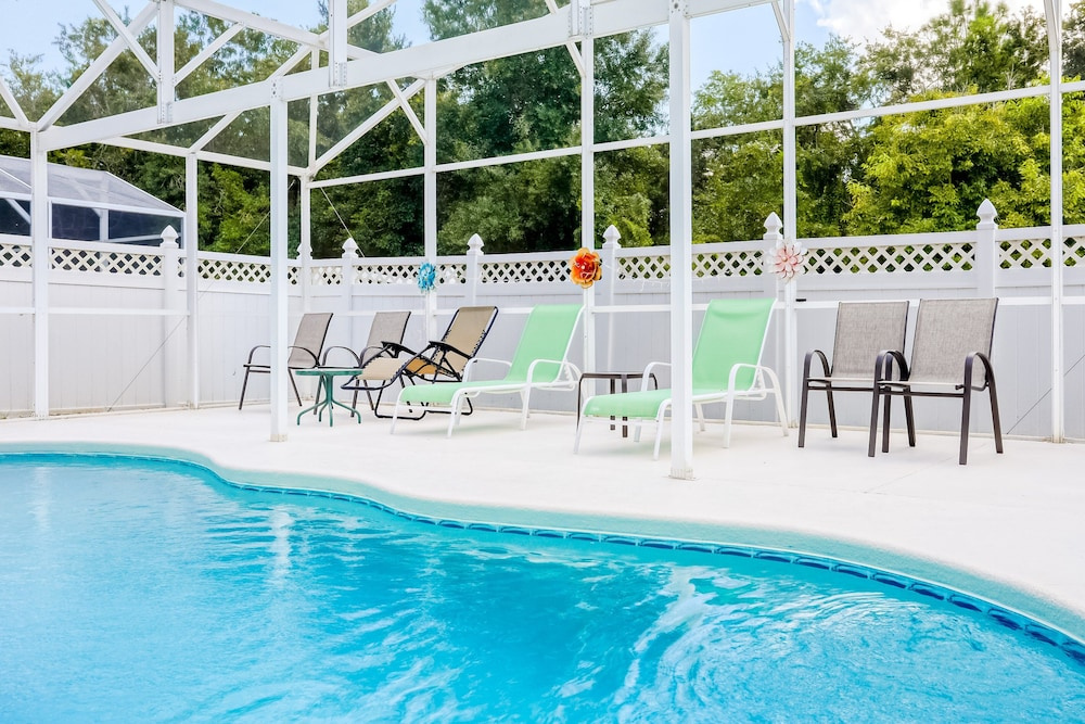 Enchanting Dog-friendly Home With Pool, Lanai, Central AC, & Washer/dryer