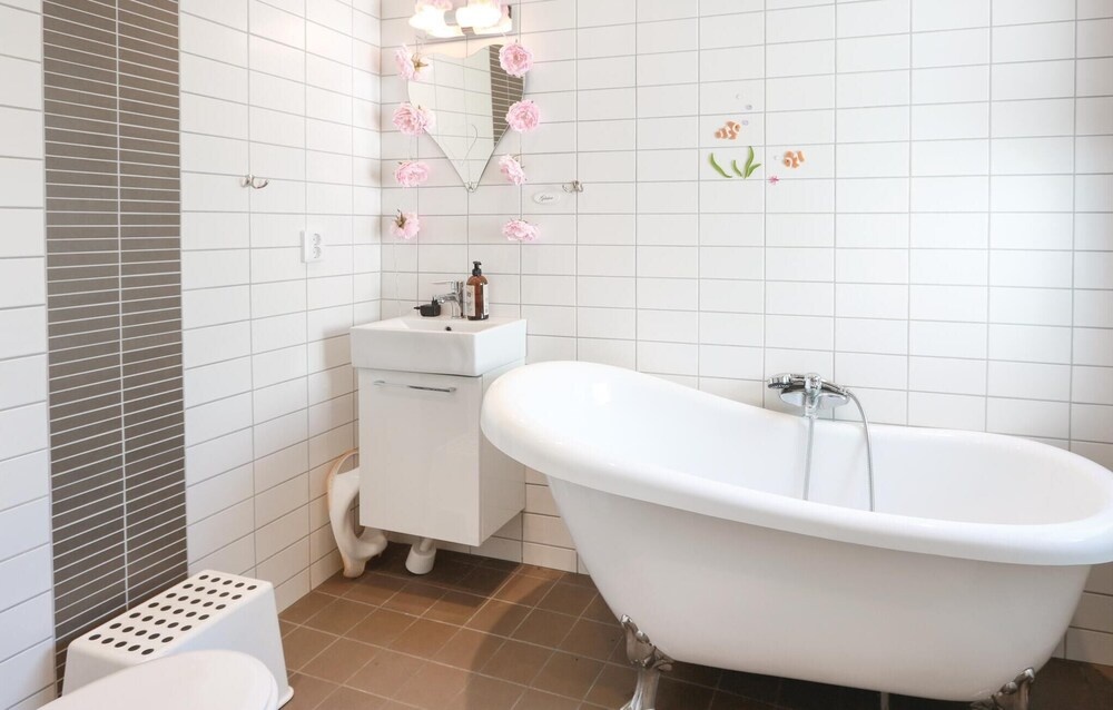 Cozy Home In Ystad With Kitchen