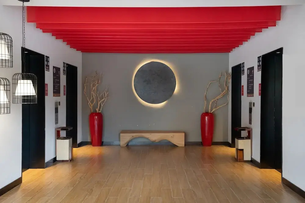 Prince Hotel By Secret Garden