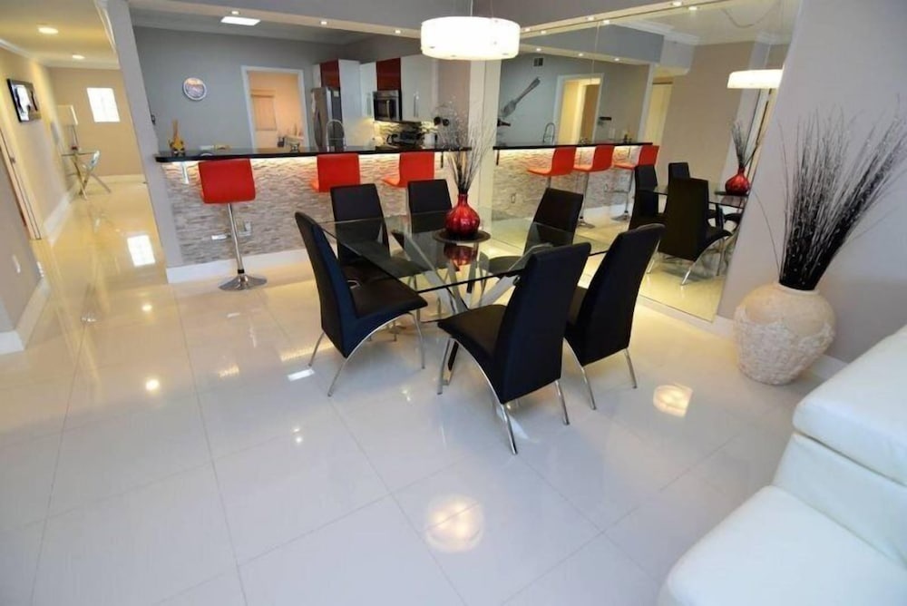 Spectacular Bay View 2 Bed 2 Bath @ Golden Bay Sunny Isles Beach