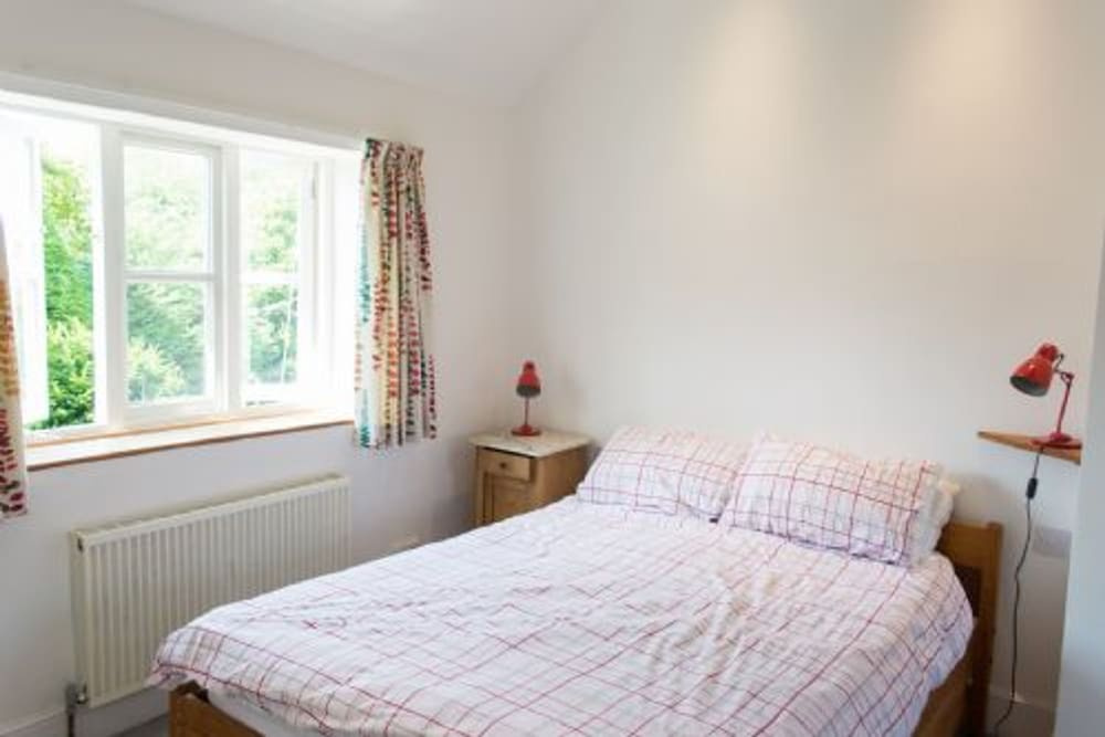 Host Stay Marlpit Cottage