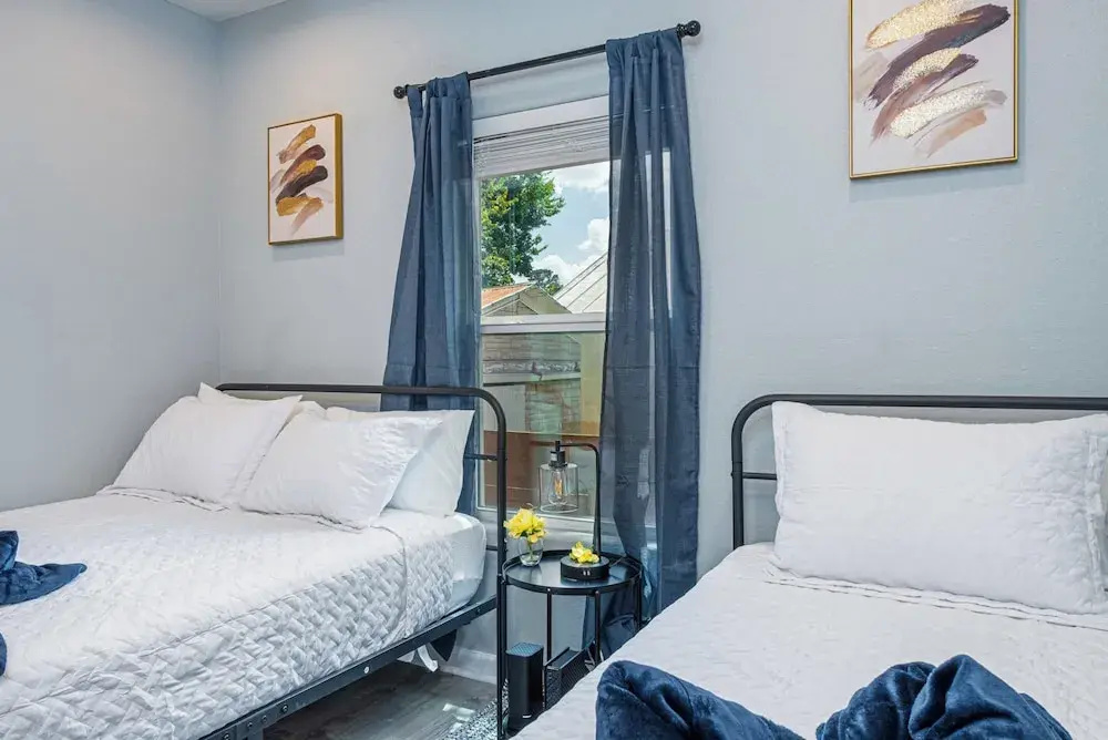 Heaven-sent Convenient 4br/ 3BA Near Downtown