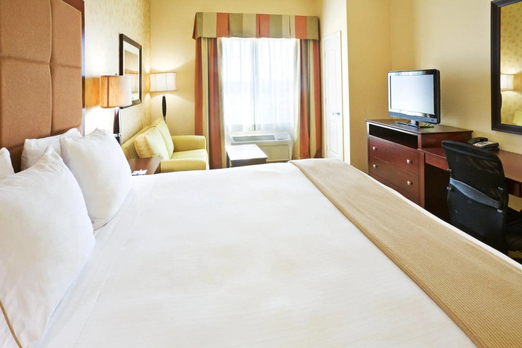 Holiday Inn Express & Suites Dallas East - Fair Park by IHG