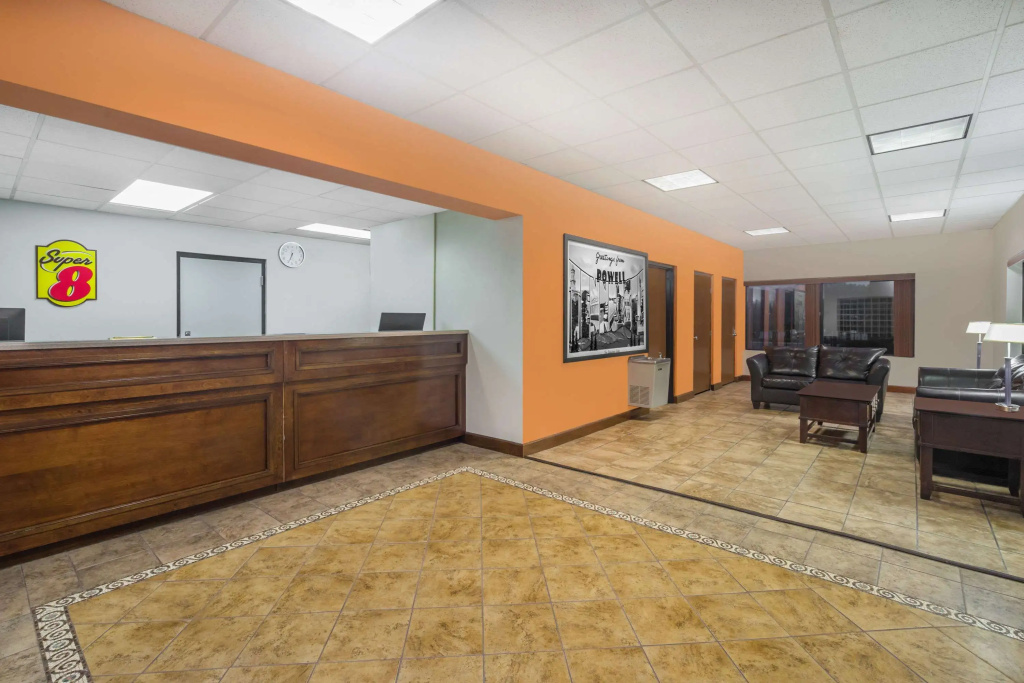Super 8 by Wyndham Knoxville North/Powell