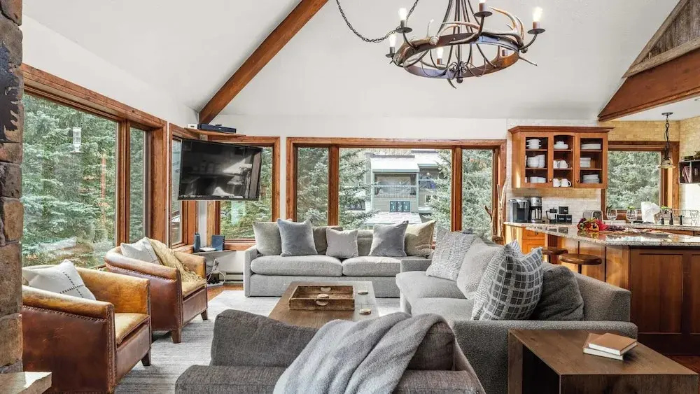 Ghostriders 11 by Avantstay Top Floor Condo w/ Large Patio & Mountain Views!