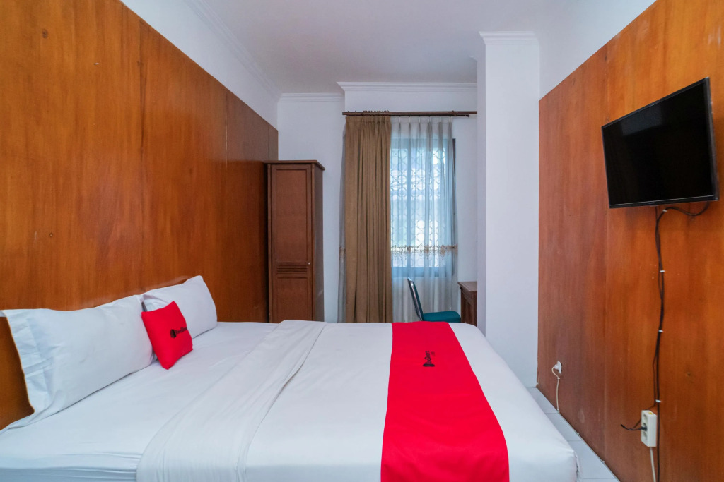 RedDoorz Plus at Hotel Surya Solo