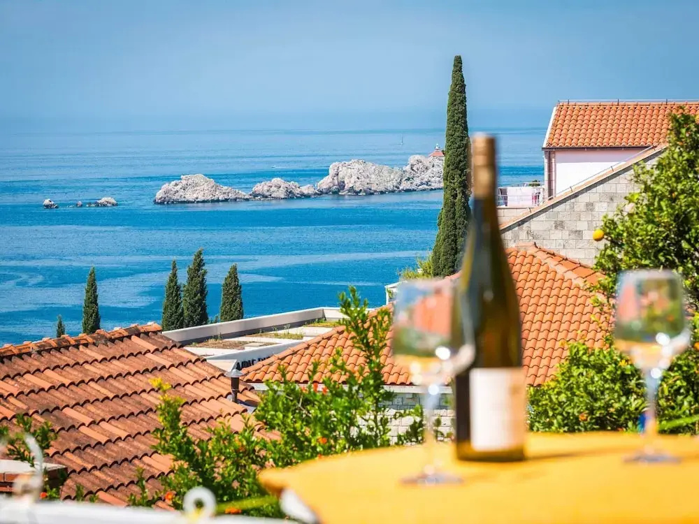 Apartments Lucija - Two Bedroom Apartment With Balcony and Sea View