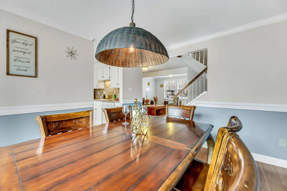 Stylish, spacious Uptown Condo! Perfect for large families and groups! Private patio! Minutes from downtown and airport!