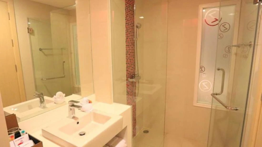 SLEEP WITH ME HOTEL design hotel @ patong (SHA Plus+)