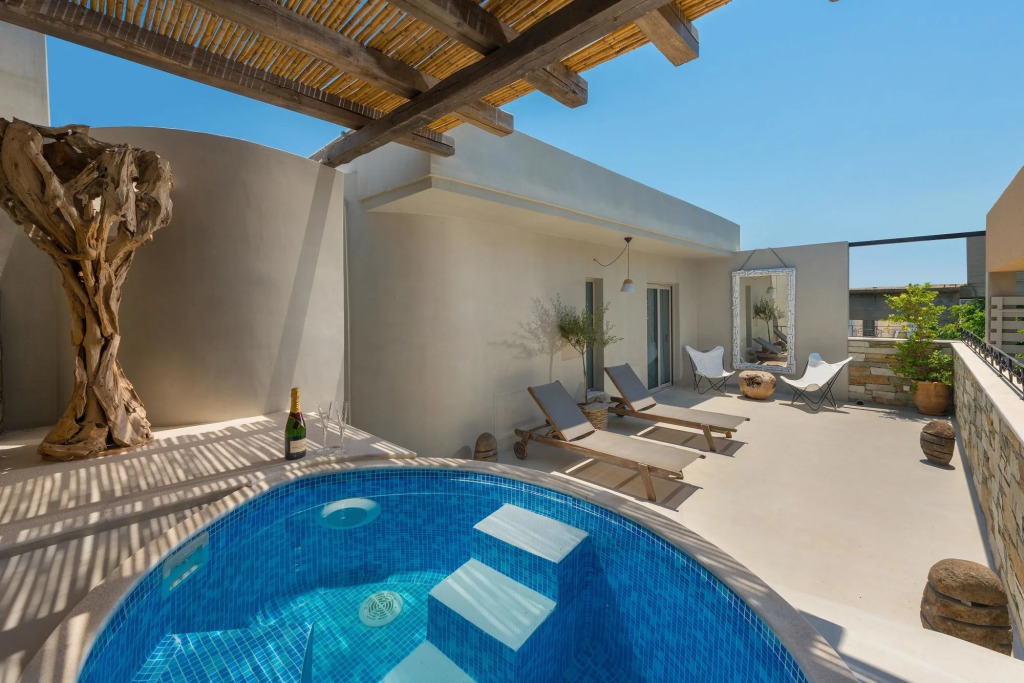 Elakati Luxury Boutique Hotel