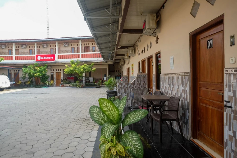 RedDoorz Syariah near Exit Toll Palur