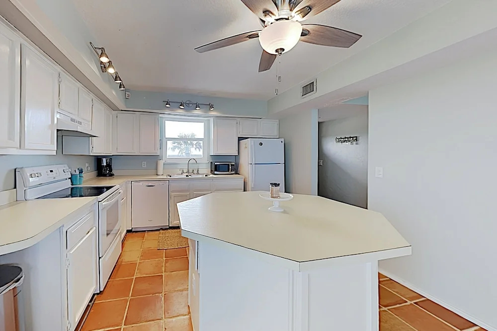 New Listing! Oceanfront W/ Big Views 2 Bedroom Home