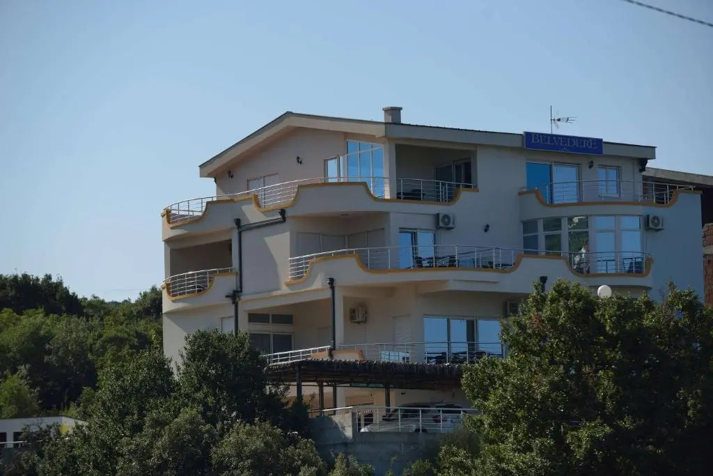 Belvedere Apartments with Seaview