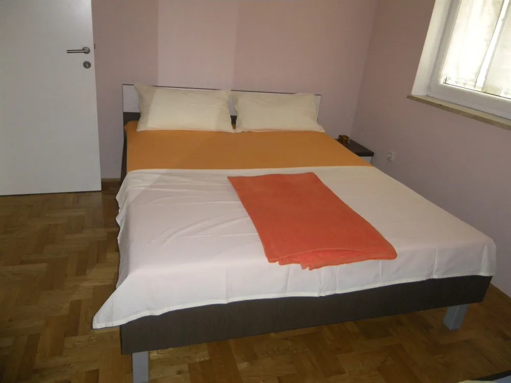Apartment Mira