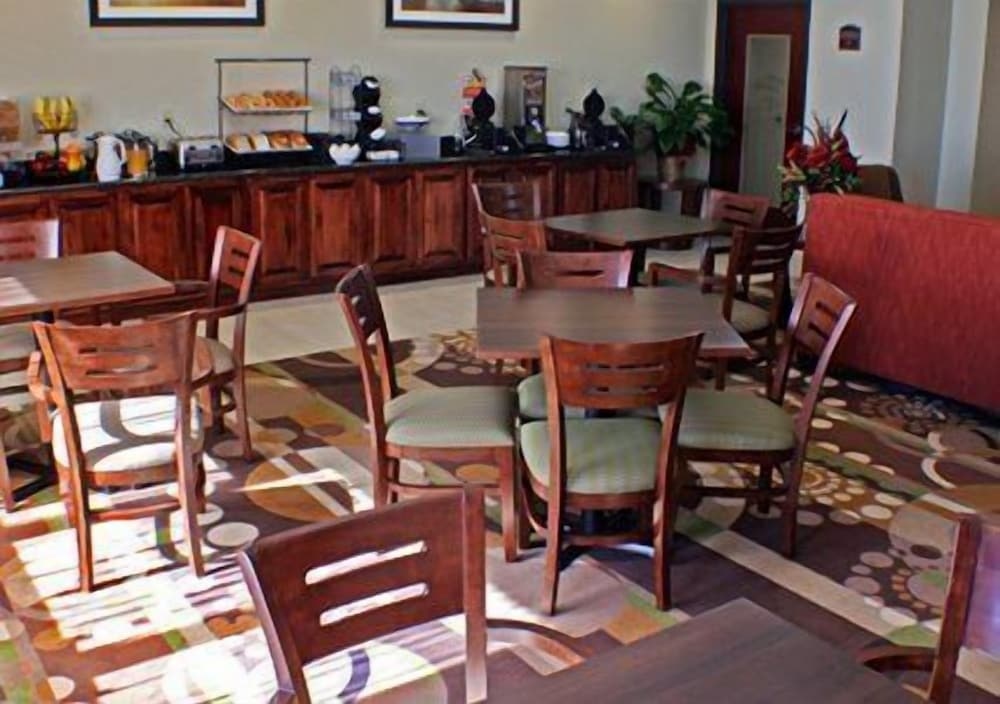 Comfort Inn & Suites