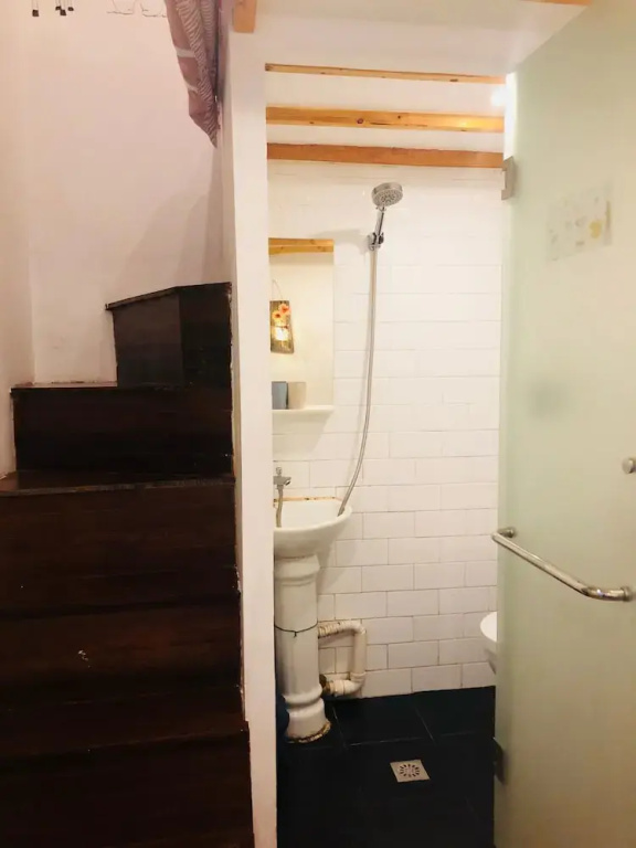 Hard Candy Apartment No.8