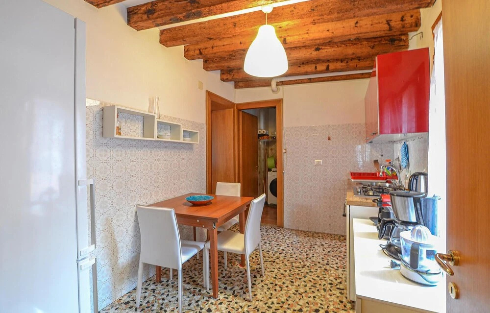 Nice Apartment in Venezia With 2 Bedrooms and Wifi