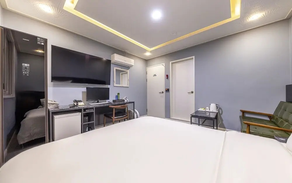 Zara Hotel Peace Square