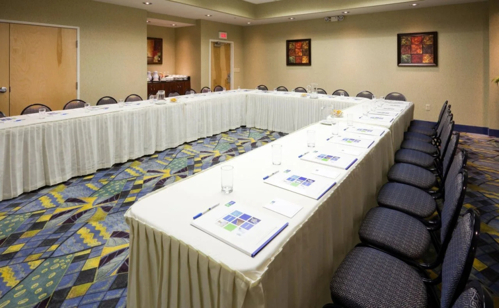 Holiday Inn Express & Suites Toluca Zona Aeropuerto by IHG