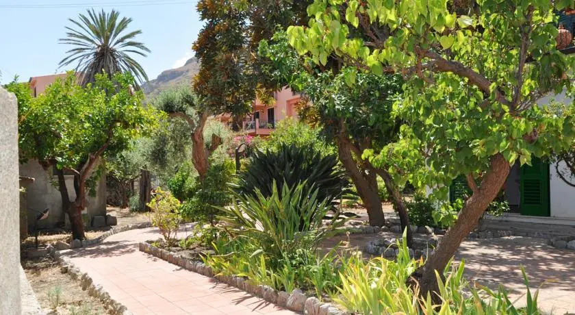 Seafront Apartments Garden House