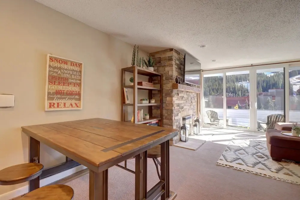 Pet Friendly, Beautifully Remodeled with Mountain Views - SB204 by Redawning