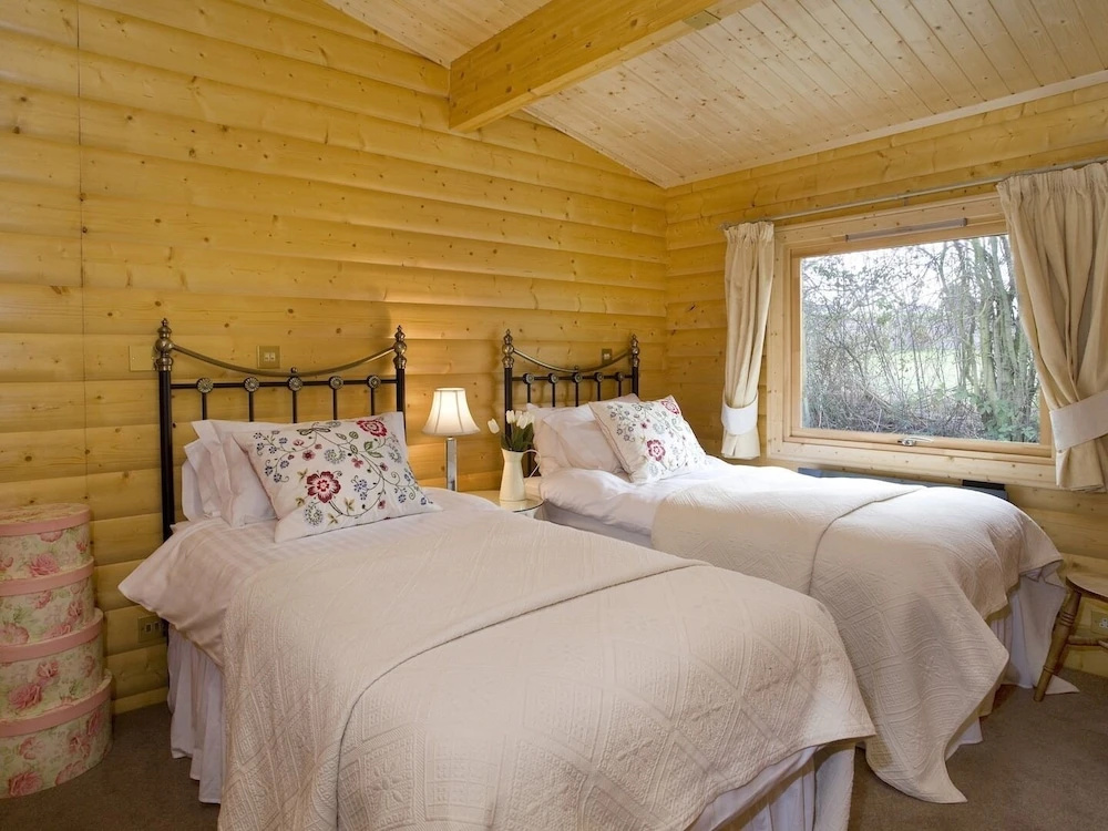 Cherbridge Lodges - Riverside lodges, short lets (business or holidays)