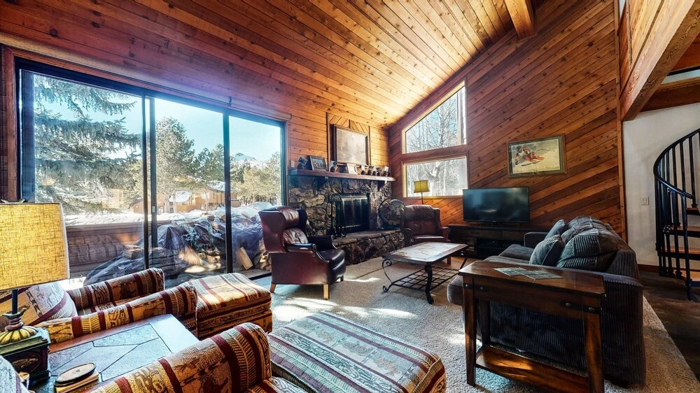 Snowflower 26 Remodeled Spacious Condo With Great Complex Amenities by RedAwning