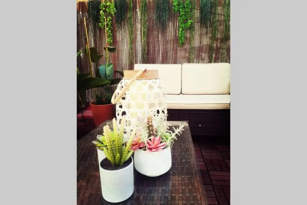 M4 Cool Terrace. 1 min to metro. 15 min to center