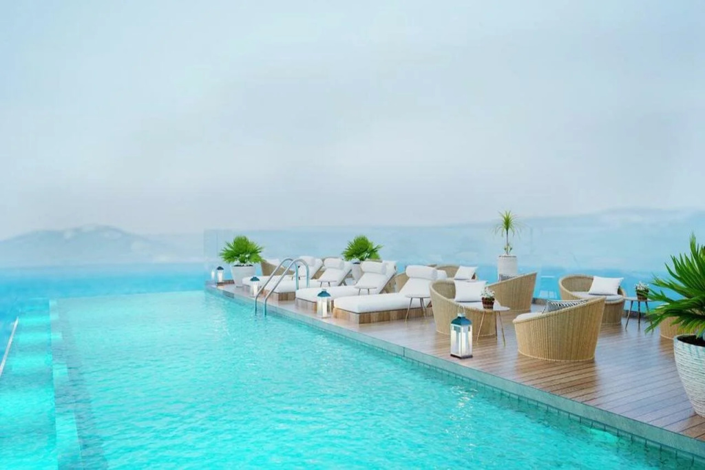 Grand Ocean Luxury Boutique - Infinity Rooftop Pool